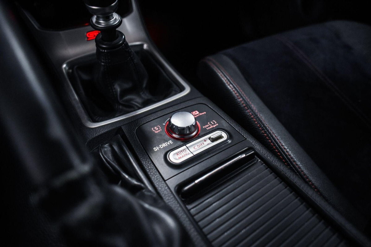 Subaru WRX STI 2.5 5p. (10)