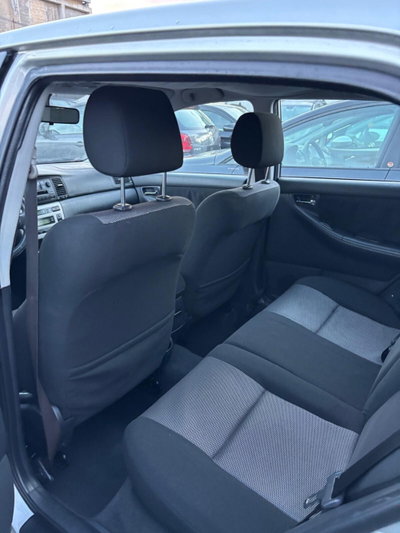 Toyota Corolla 1.D-4D M-MT 5 porte ESP (11)