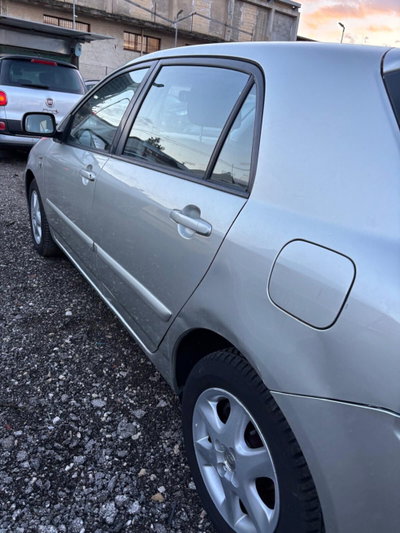Toyota Corolla 1.D-4D M-MT 5 porte ESP (12)
