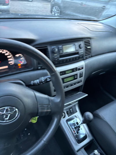 Toyota Corolla 1.D-4D M-MT 5 porte ESP (4)