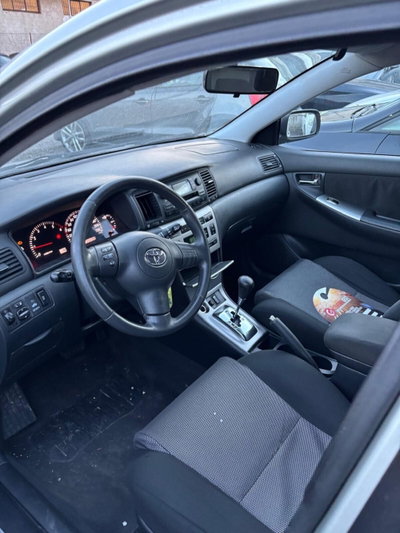 Toyota Corolla 1.D-4D M-MT 5 porte ESP (9)