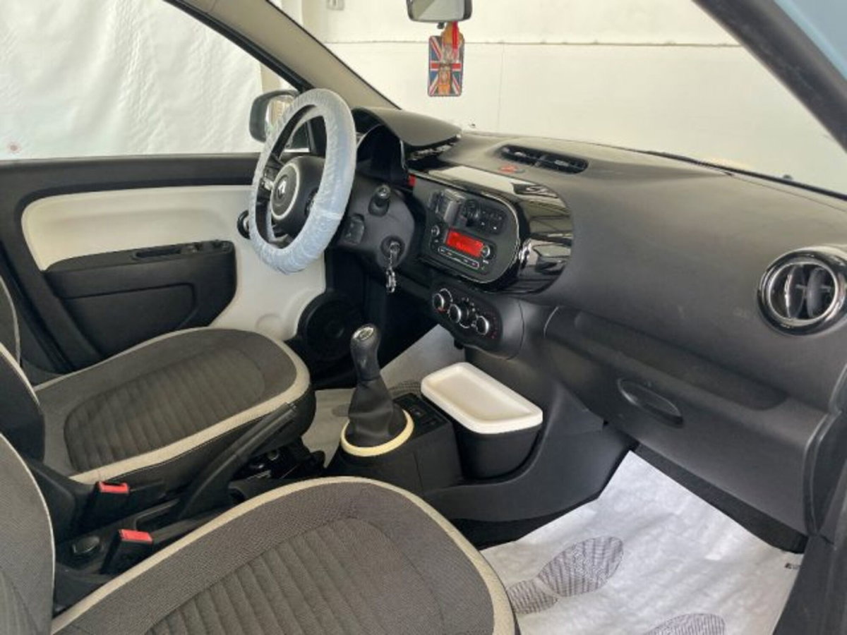 Renault Twingo 1.0 SCe Live (17)