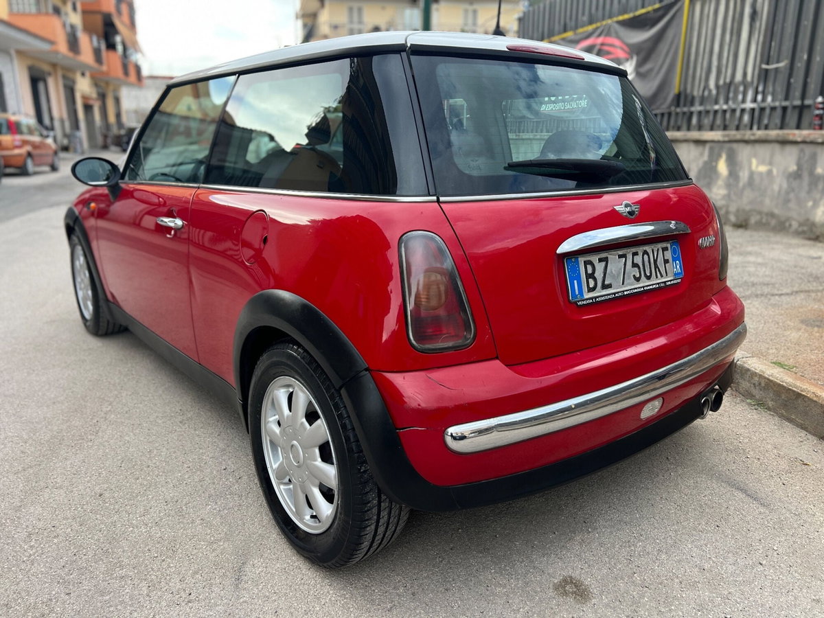 MINI Mini 1.6 16V Cooper (2)