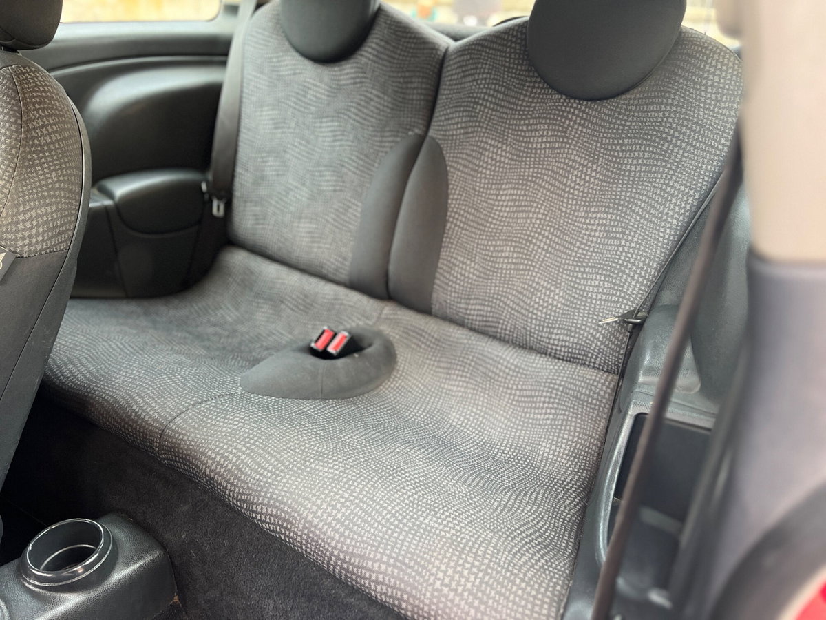 MINI Mini 1.6 16V Cooper (7)