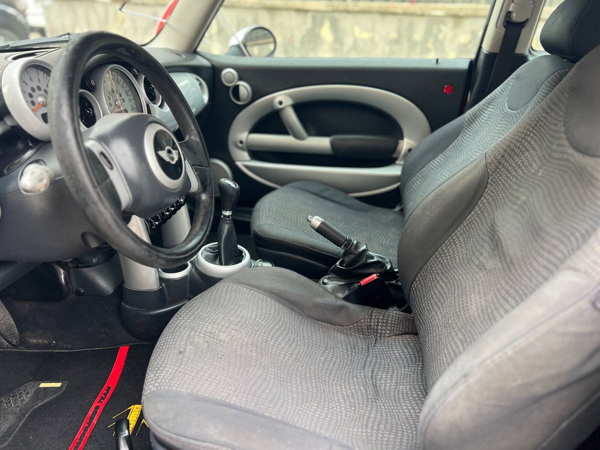 MINI Mini 1.6 16V Cooper (8)