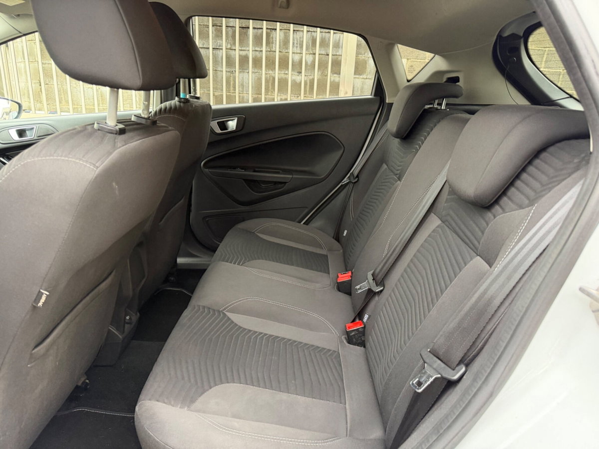 Ford Fiesta 1.4 16V 5p. Titanium (10)