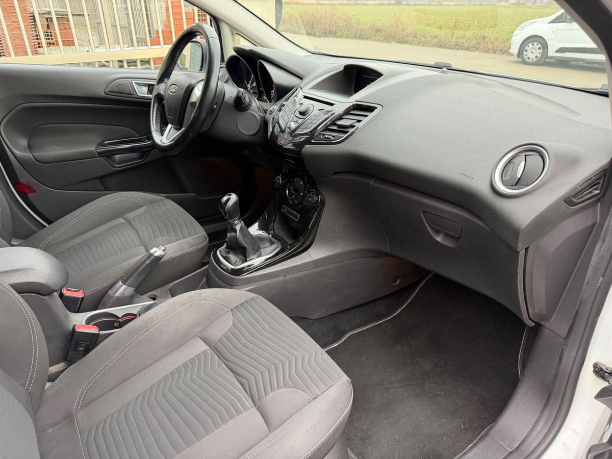 Ford Fiesta 1.4 16V 5p. Titanium (12)