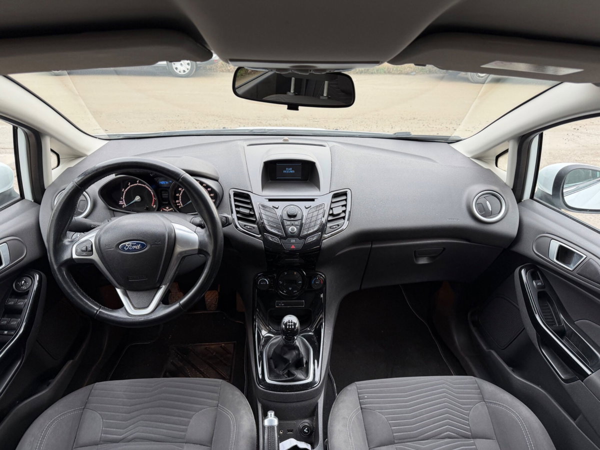 Ford Fiesta 1.4 16V 5p. Titanium (13)