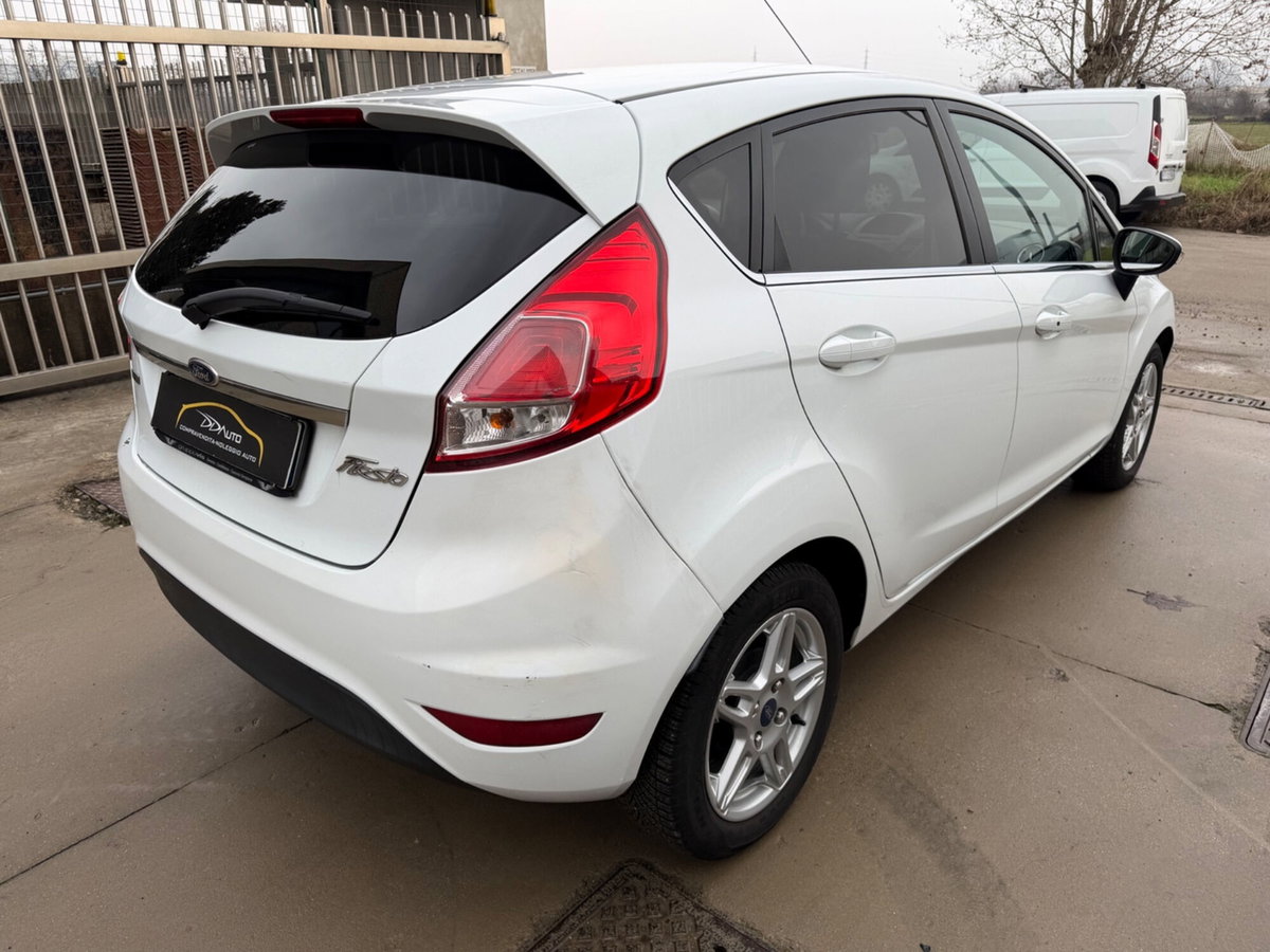 Ford Fiesta 1.4 16V 5p. Titanium (4)