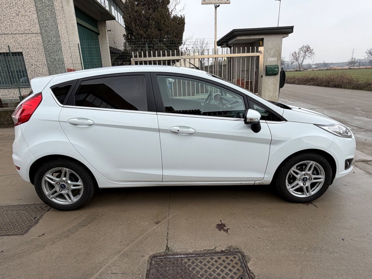 Ford Fiesta 1.4 16V 5p. Titanium (6)