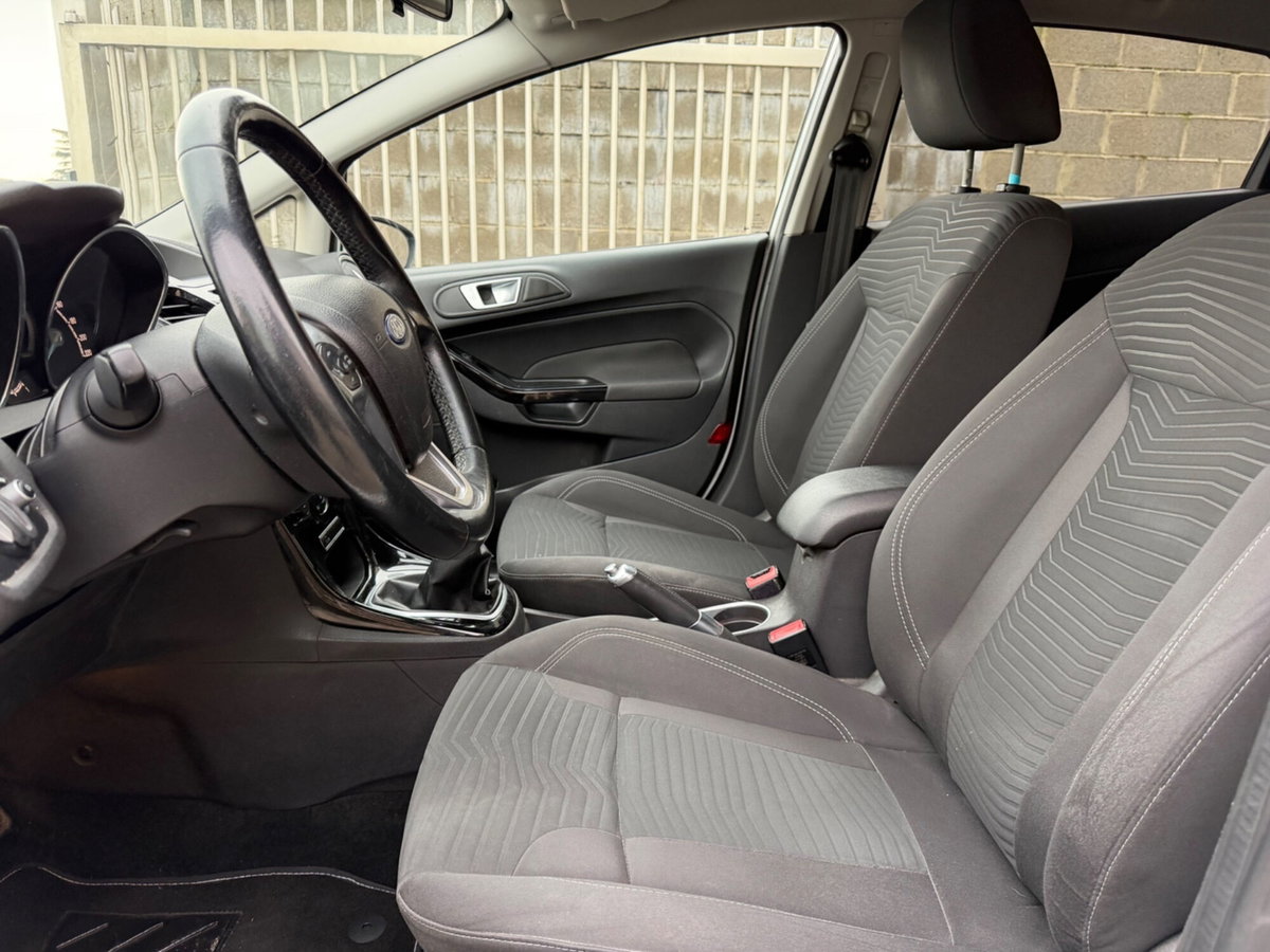 Ford Fiesta 1.4 16V 5p. Titanium (9)