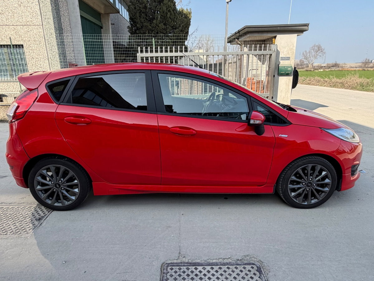Ford Fiesta 1.5 TDCi 75CV 5 porte ST-Line (4)