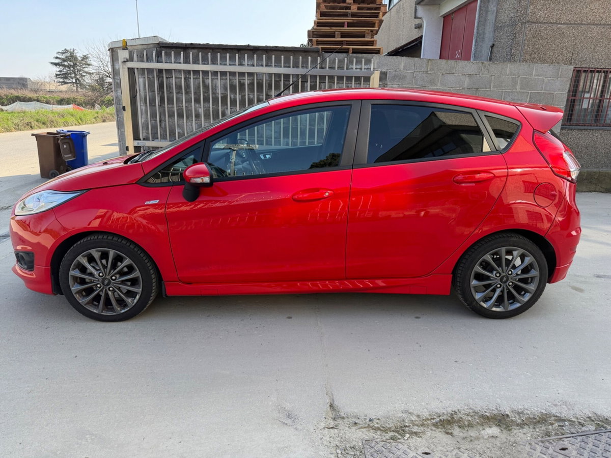 Ford Fiesta 1.5 TDCi 75CV 5 porte ST-Line (5)