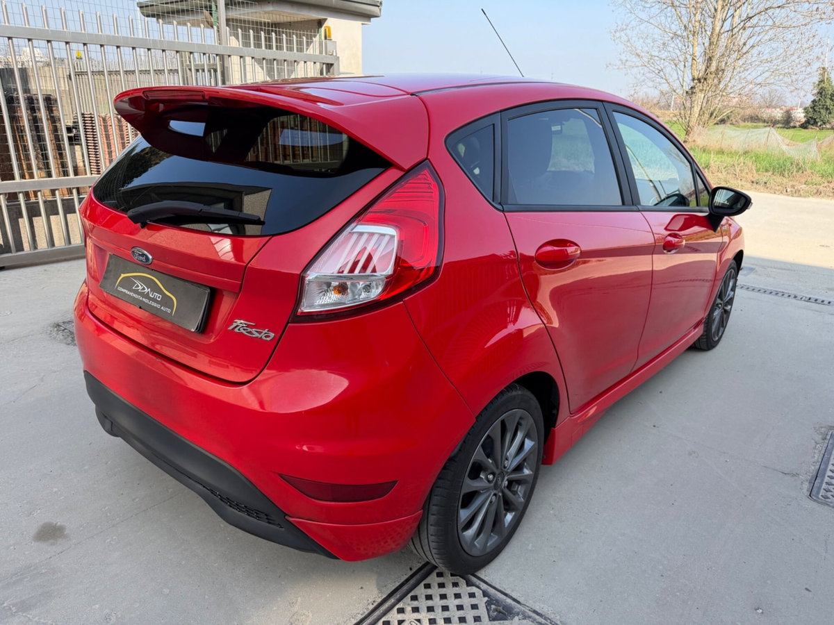 Ford Fiesta 1.5 TDCi 75CV 5 porte ST-Line (6)