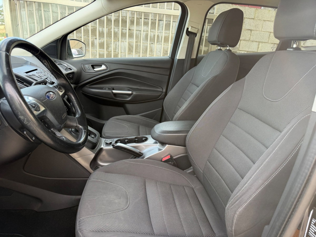 Ford Kuga 2.0 TDCI 140 CV 4WD Powershift Titanium (11)