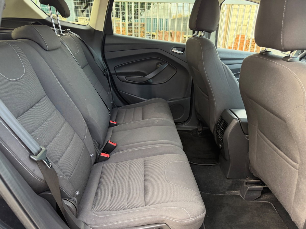 Ford Kuga 2.0 TDCI 140 CV 4WD Powershift Titanium (12)