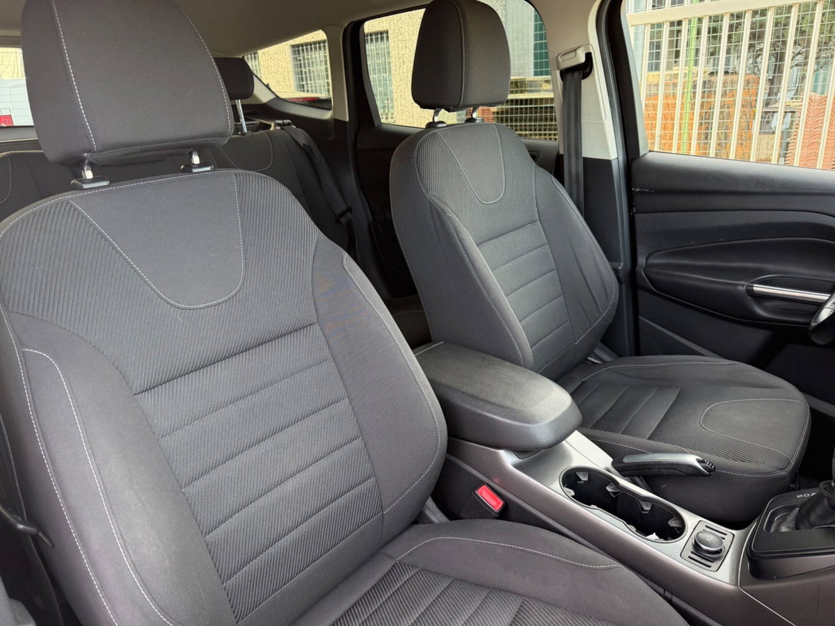 Ford Kuga 2.0 TDCI 140 CV 4WD Powershift Titanium (13)