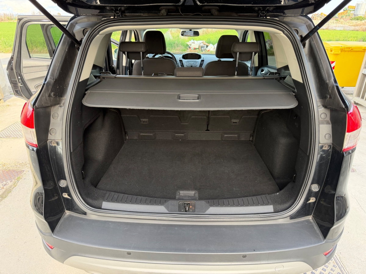 Ford Kuga 2.0 TDCI 140 CV 4WD Powershift Titanium (16)