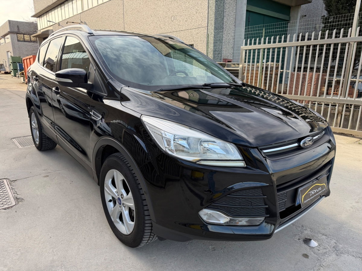 Ford Kuga 2.0 TDCI 140 CV 4WD Powershift Titanium (2)