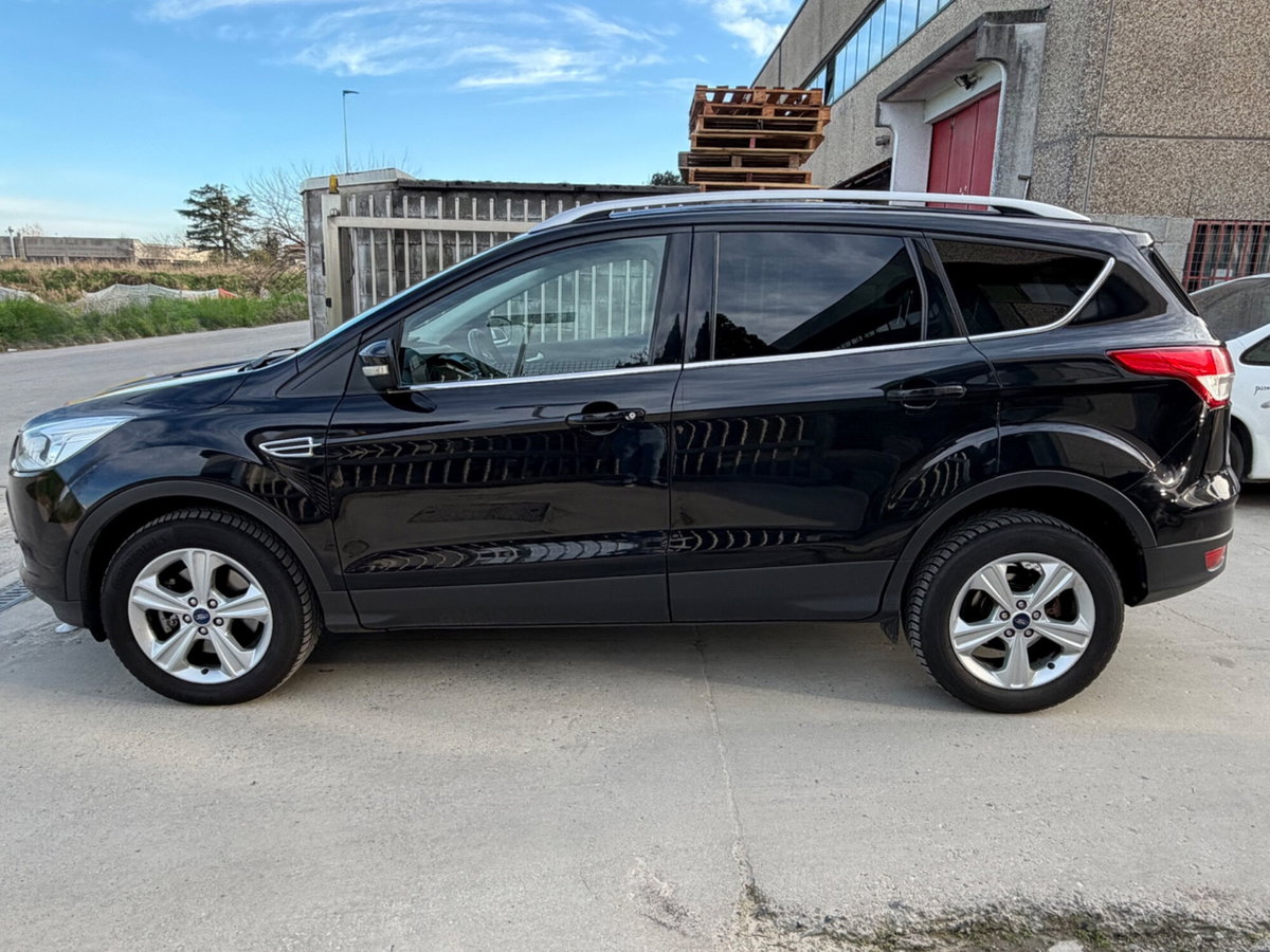 Ford Kuga 2.0 TDCI 140 CV 4WD Powershift Titanium (4)