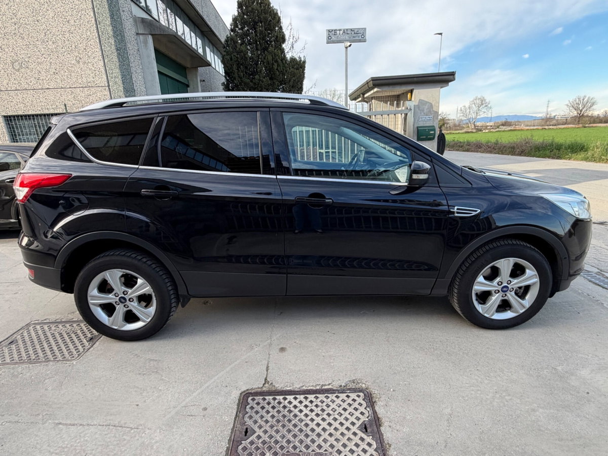 Ford Kuga 2.0 TDCI 140 CV 4WD Powershift Titanium (5)