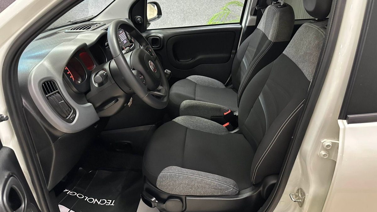 Fiat Panda 1.0 FireFly S&S Hybrid City Cross (11)