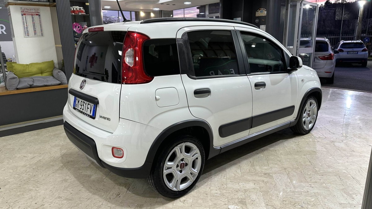 Fiat Panda 1.0 FireFly S&S Hybrid City Cross (8)