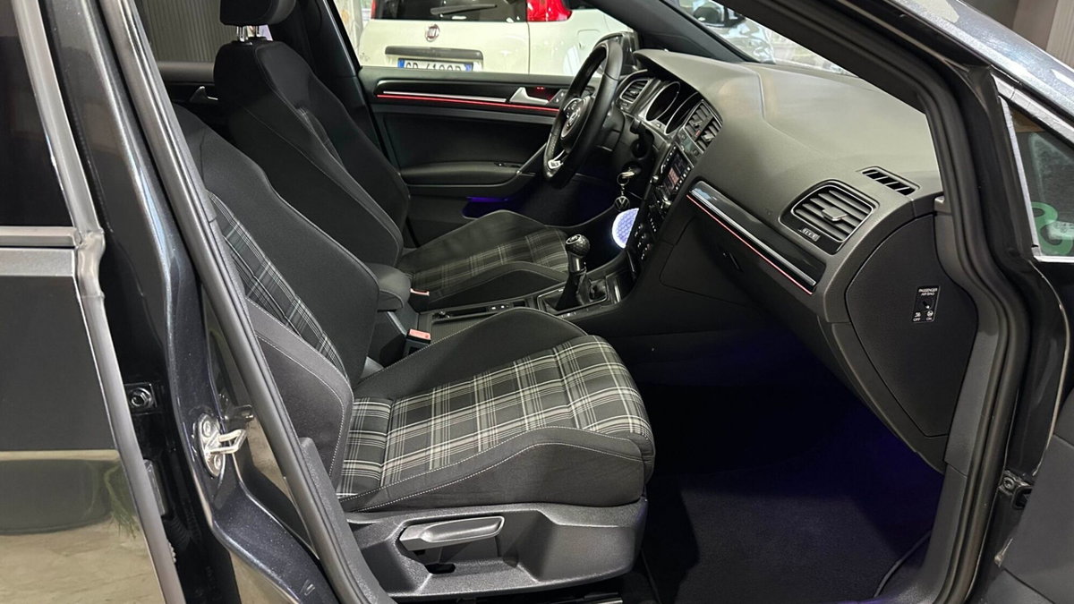 Volkswagen Golf GTD 2.0 TDI 5p. BlueMotion Technology (14)