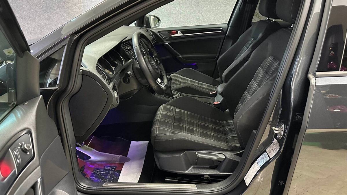 Volkswagen Golf GTD 2.0 TDI 5p. BlueMotion Technology (9)