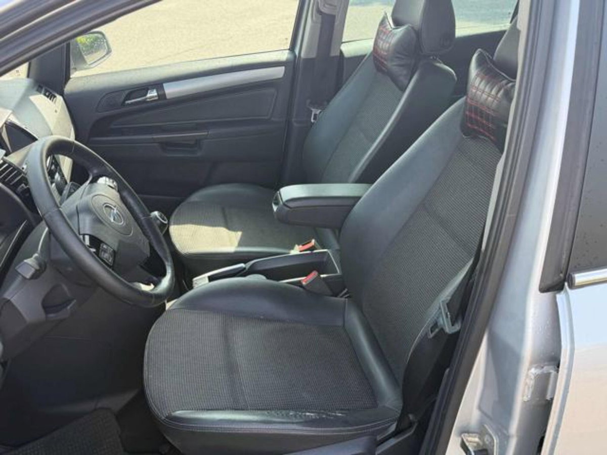 Opel Zafira 1.9 16V CDTI 150CV aut. Cosmo (14)