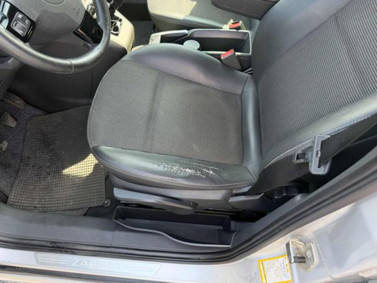 Opel Zafira 1.9 16V CDTI 150CV aut. Cosmo (17)