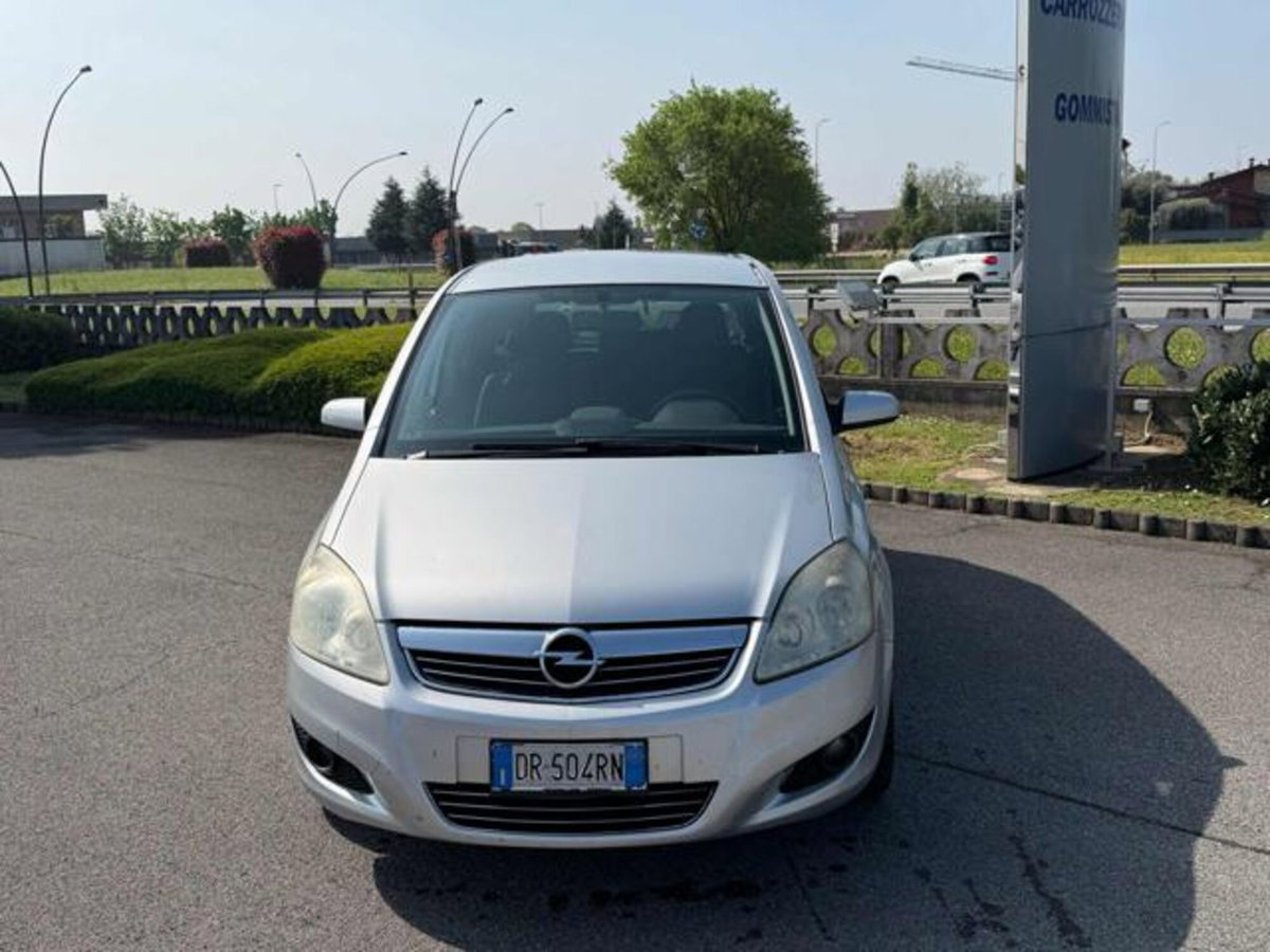 Opel Zafira 1.9 16V CDTI 150CV aut. Cosmo (2)