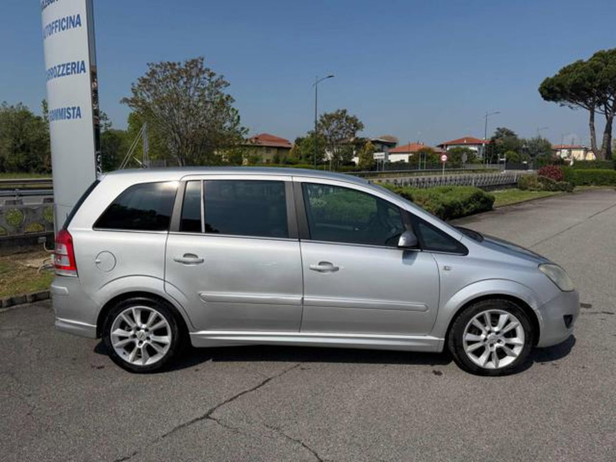 Opel Zafira 1.9 16V CDTI 150CV aut. Cosmo (4)