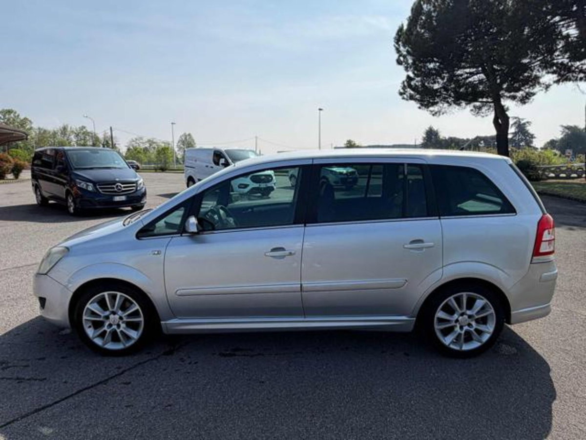 Opel Zafira 1.9 16V CDTI 150CV aut. Cosmo (8)