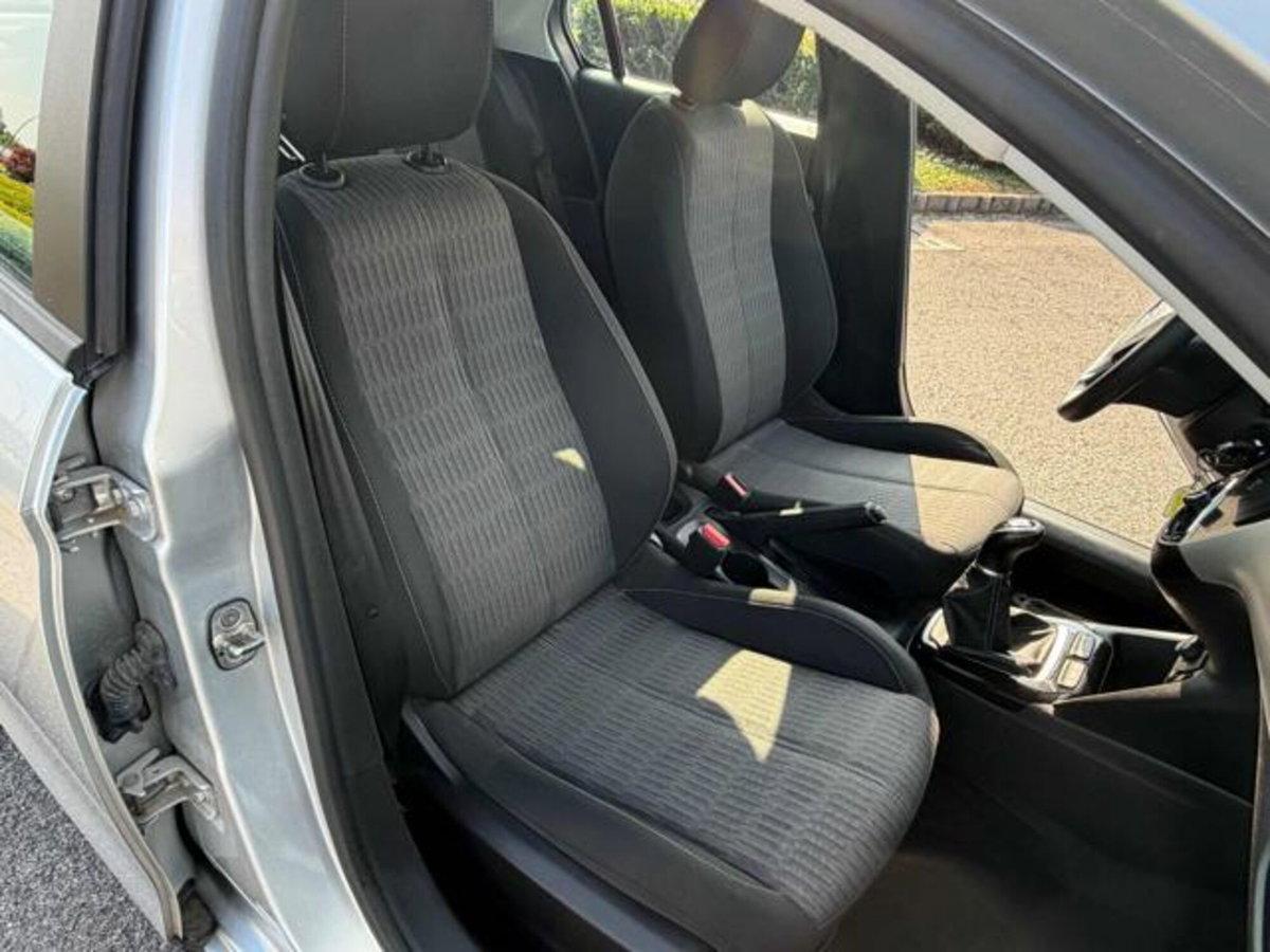 Opel Corsa 1.2 Elegance (13)