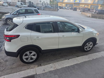 Nissan Qashqai 1.5 dCi Visia (6)