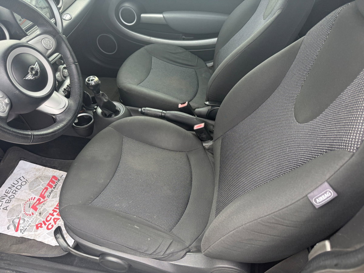 MINI Mini 1.6 16V Cooper (8)