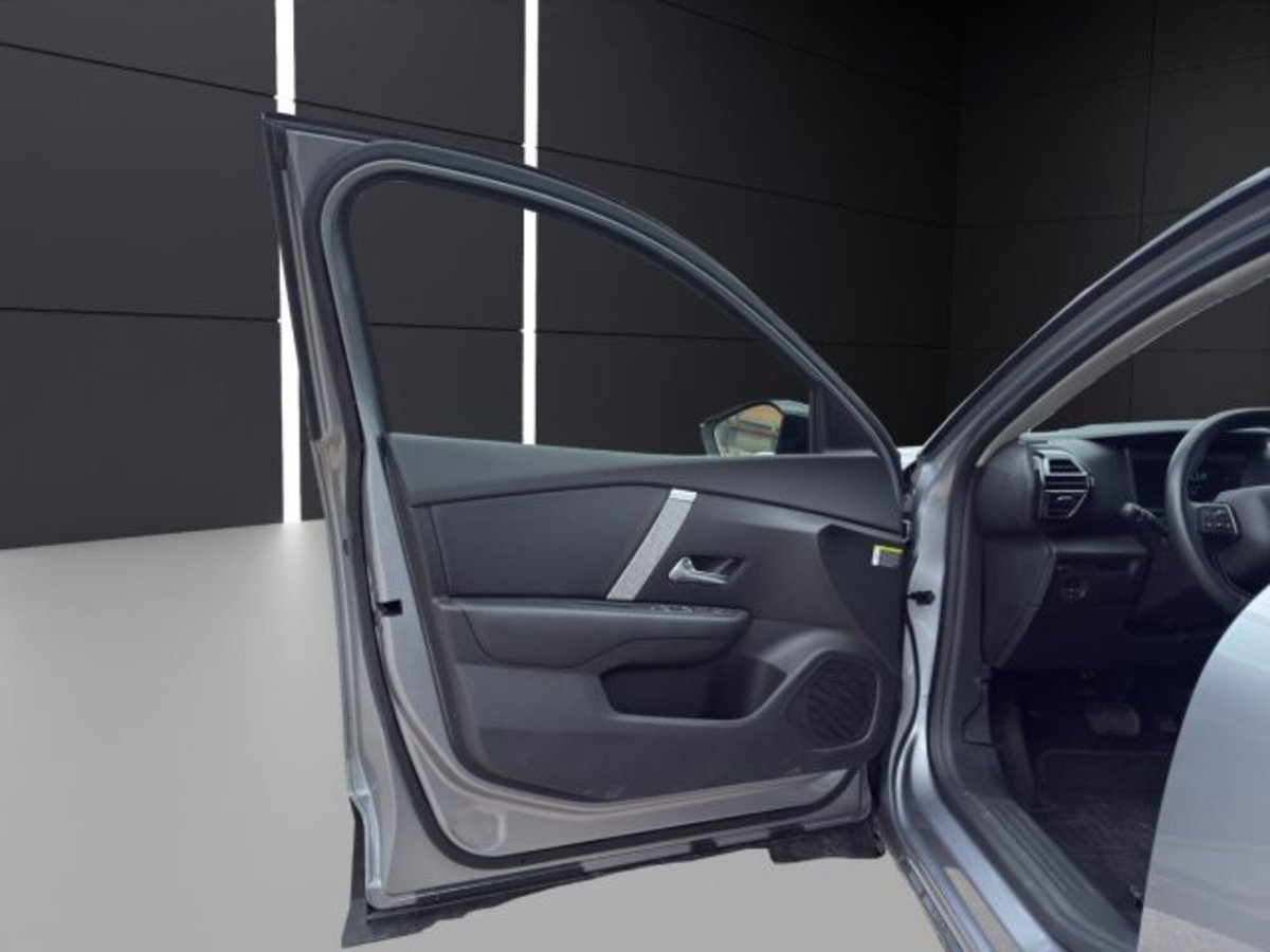 Citroen C4 PureTech 130 S&S EAT8 Shine (12)