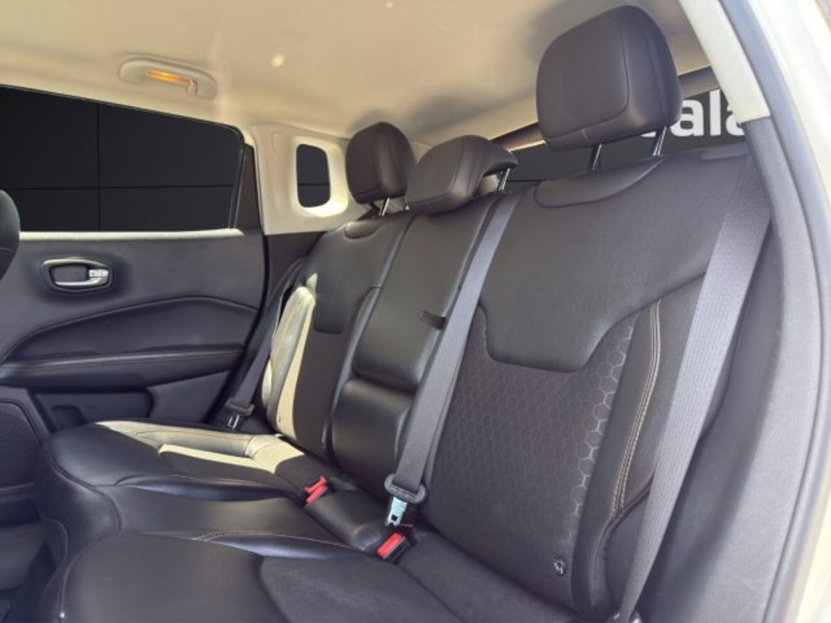 Jeep Compass 1.6 Multijet II 2WD Limited (13)