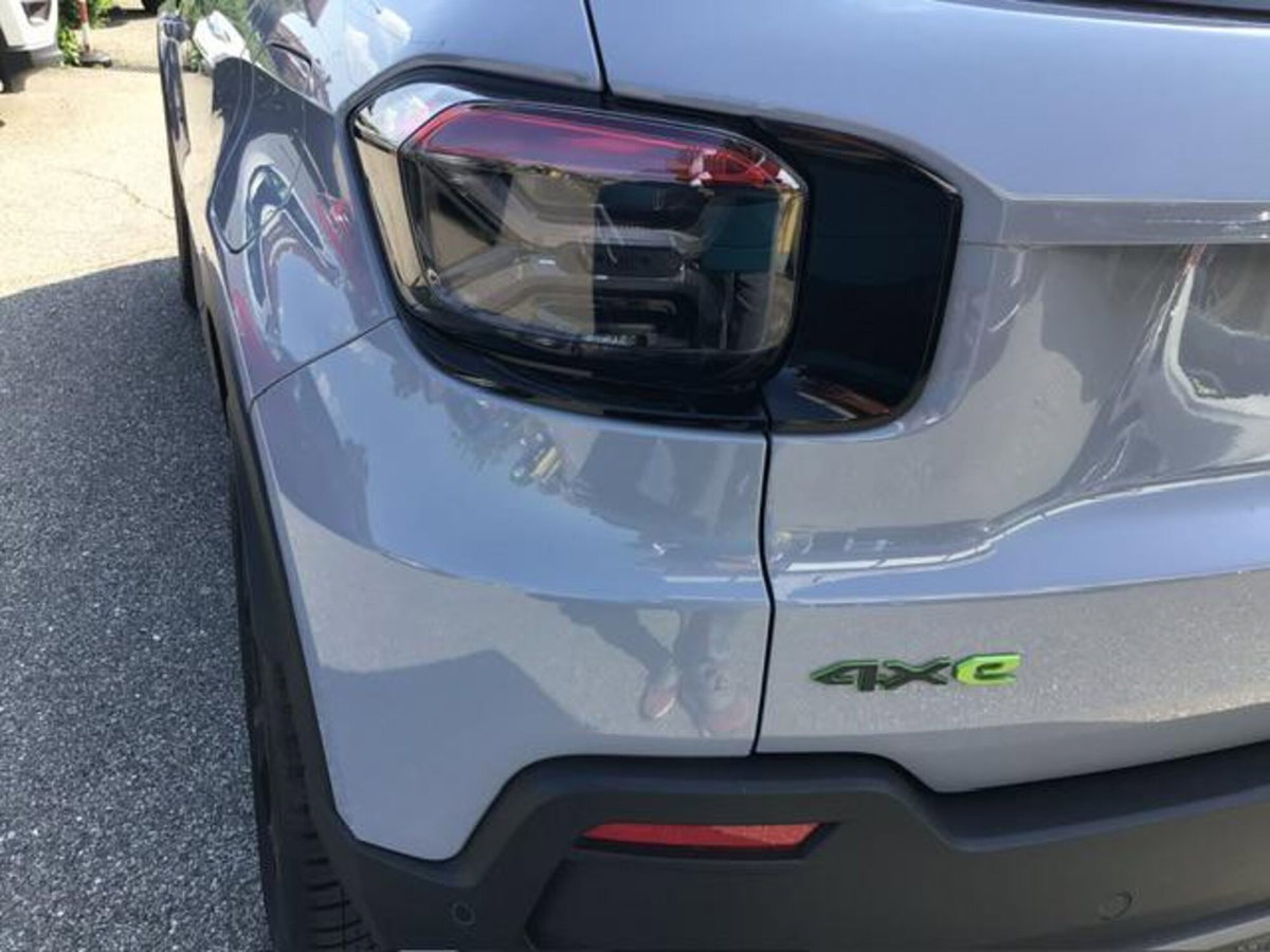 Jeep Avenger 1.2 turbo e-hybrid mhev Upland 4xe 145cv edct6 (10)