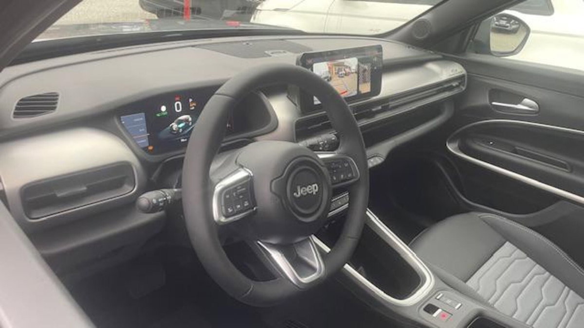 Jeep Avenger 1.2 turbo e-hybrid mhev Upland 4xe 145cv edct6 (12)