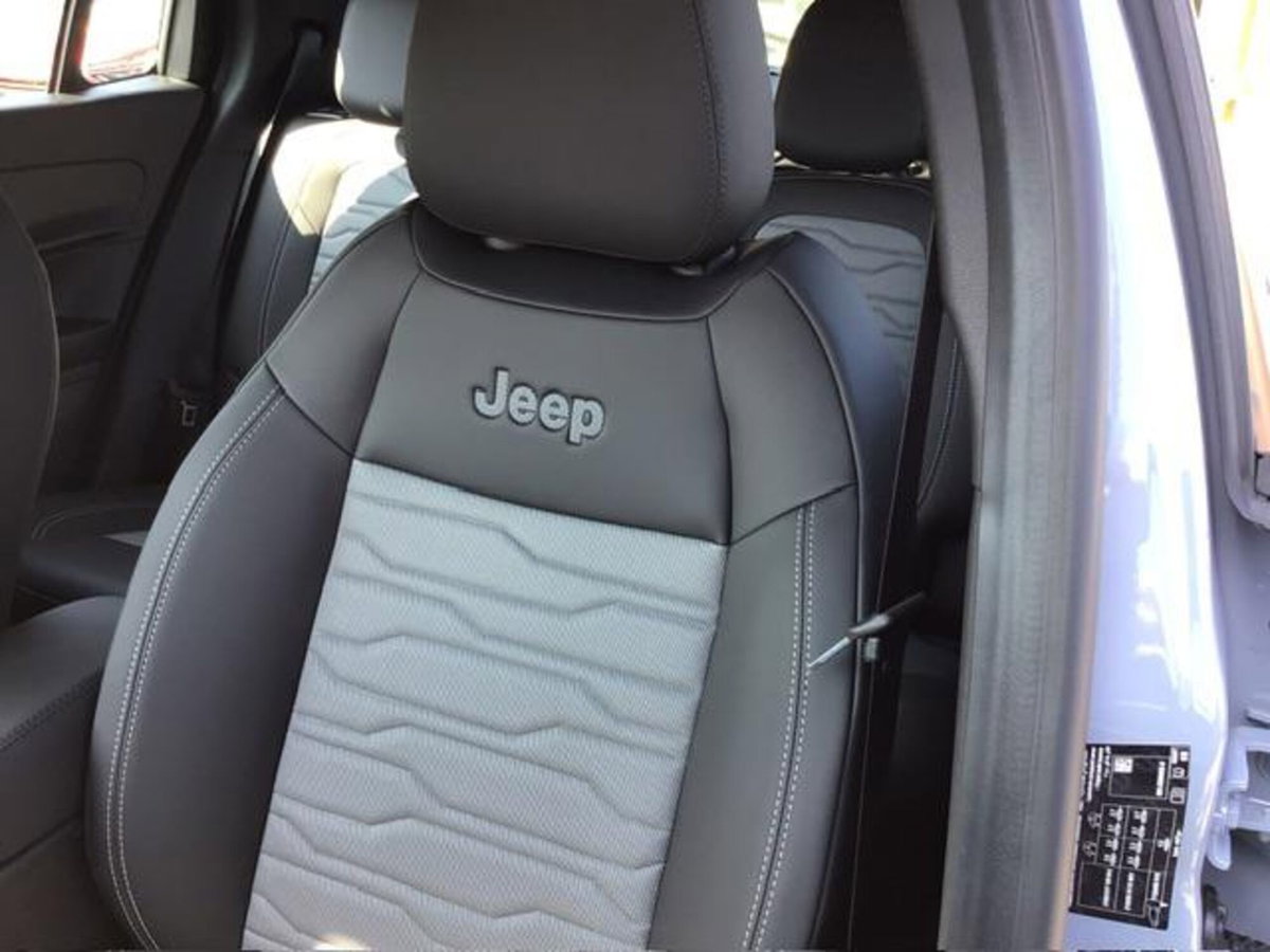 Jeep Avenger 1.2 turbo e-hybrid mhev Upland 4xe 145cv edct6 (14)
