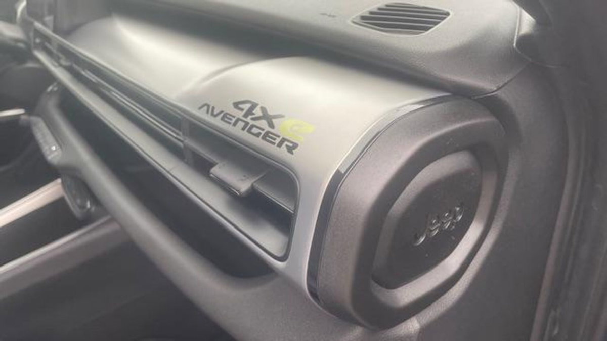 Jeep Avenger 1.2 turbo e-hybrid mhev Upland 4xe 145cv edct6 (16)