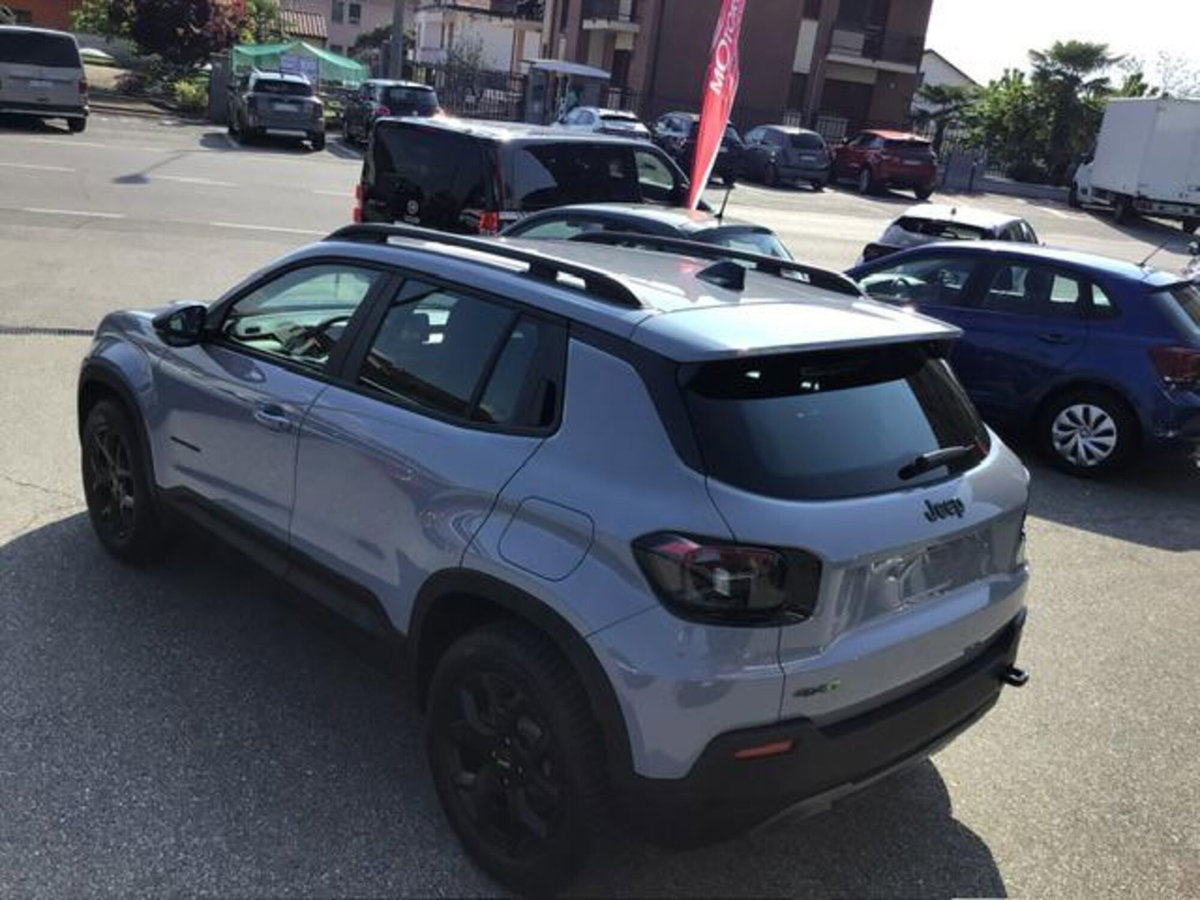 Jeep Avenger 1.2 turbo e-hybrid mhev Upland 4xe 145cv edct6 (4)