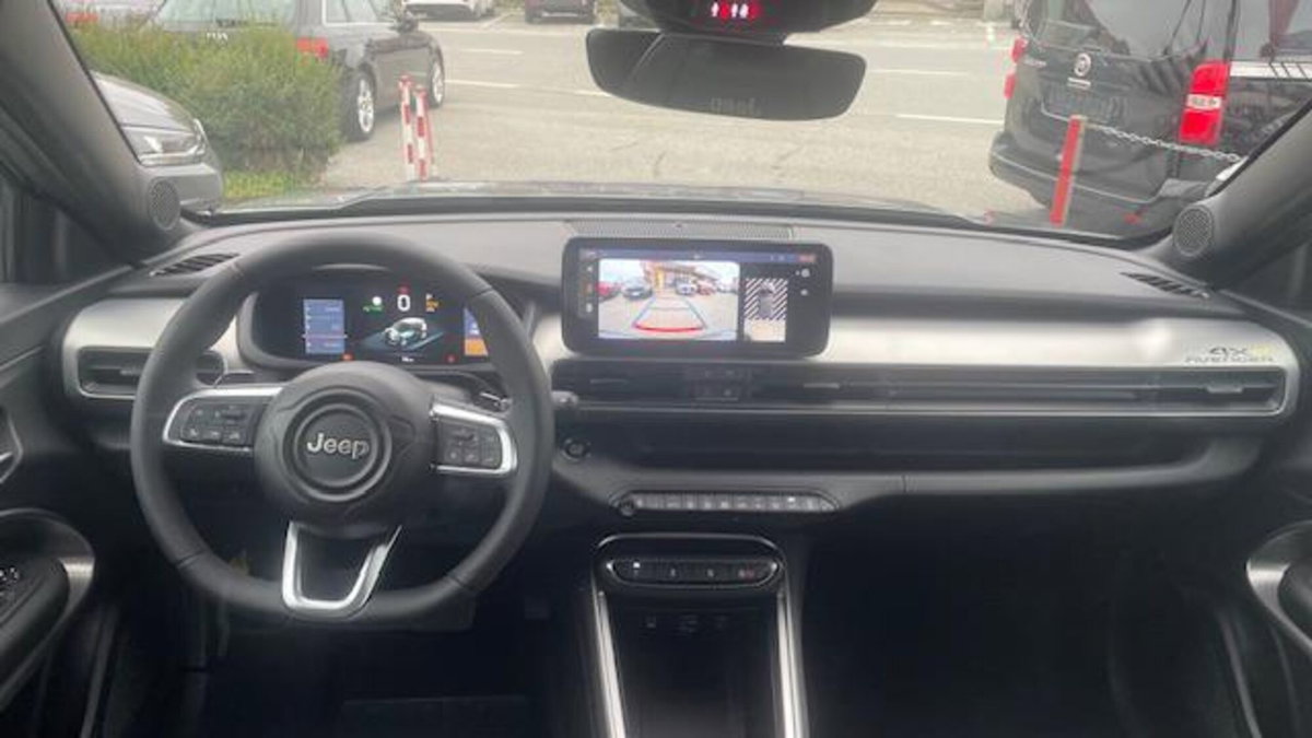 Jeep Avenger 1.2 turbo e-hybrid mhev Upland 4xe 145cv edct6 (5)