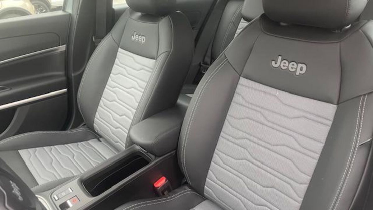 Jeep Avenger 1.2 turbo e-hybrid mhev Upland 4xe 145cv edct6 (6)