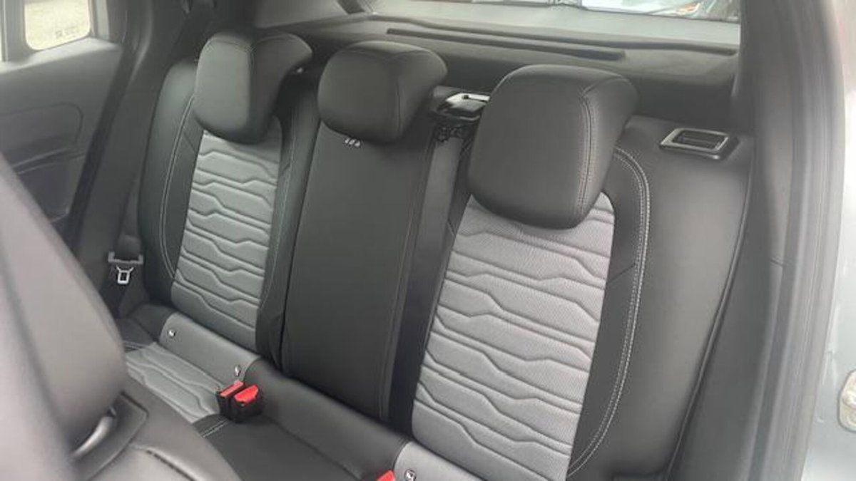 Jeep Avenger 1.2 turbo e-hybrid mhev Upland 4xe 145cv edct6 (7)