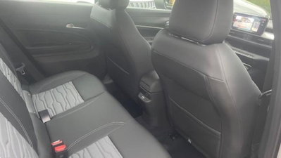 Jeep Avenger 1.2 turbo e-hybrid mhev Upland 4xe 145cv edct6 (8)