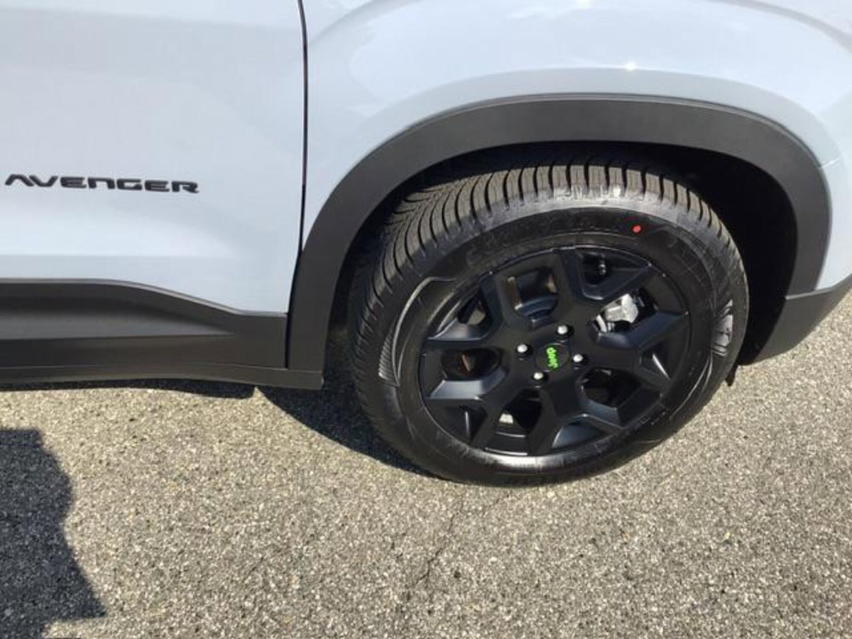 Jeep Avenger 1.2 turbo e-hybrid mhev Upland 4xe 145cv edct6 (9)