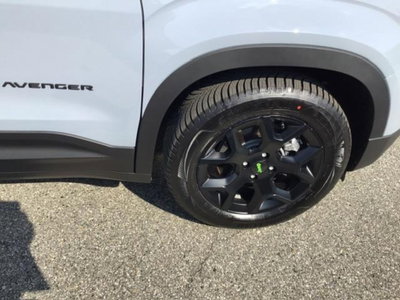 Jeep Avenger 1.2 turbo e-hybrid mhev Upland 4xe 145cv edct6 (9)